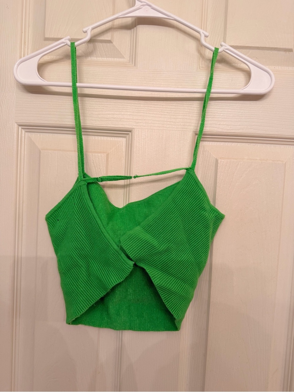 Kendall & Kylie Green Ribbed Spaghetti Strap Crop Top - Picture 4 of 4